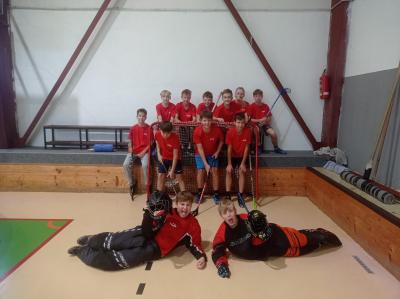 Starší žákyně postoupily do finále florbalu