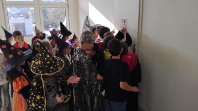 Čáry máry, čáry máry, zní na Slovákové....