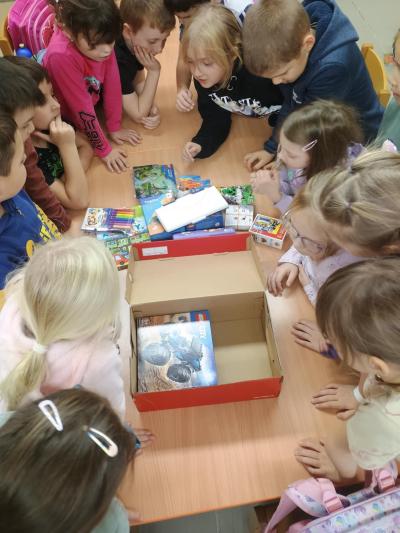 Krabice od bot putují k obdarovaným