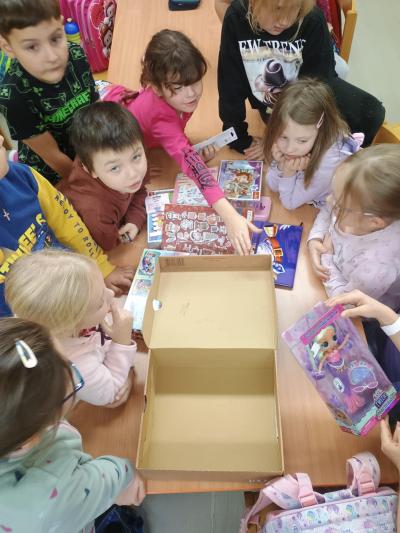 Krabice od bot putují k obdarovaným