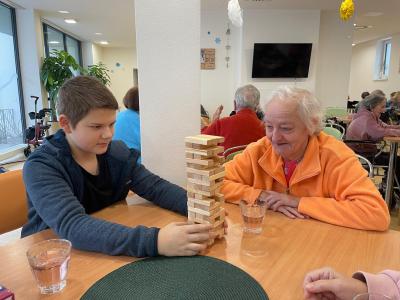 Šesťáci popřáli do nového roku klientům Alzheimer centra