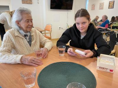 Šesťáci popřáli do nového roku klientům Alzheimer centra