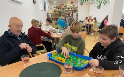Šesťáci popřáli do nového roku klientům Alzheimer centra