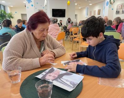 Šesťáci popřáli do nového roku klientům Alzheimer centra