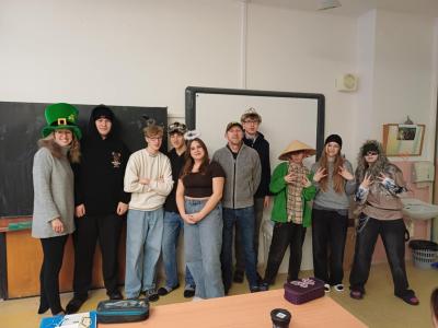 Den klobouků a čepic je za námi