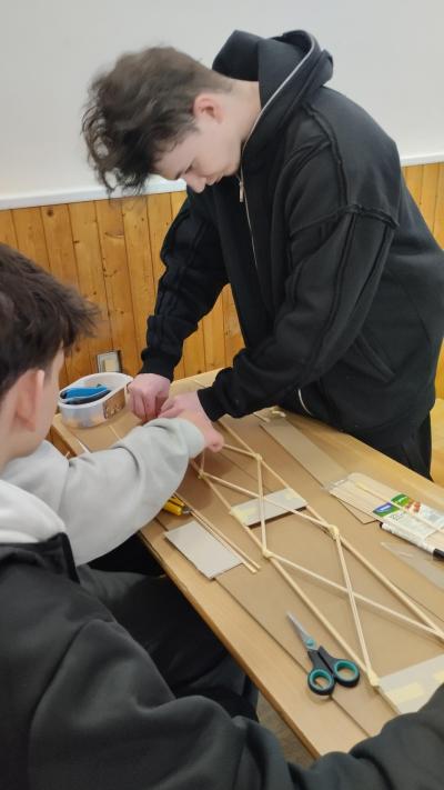 Úspěch našich stavitelů v soutěži „Postav most!“