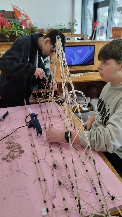 Úspěch našich stavitelů v soutěži „Postav most!“