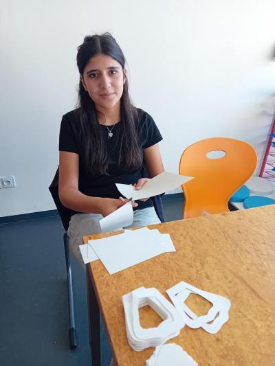 Jarní výzdoba rozzářila vstup školy