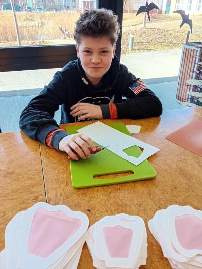 Jarní výzdoba rozzářila vstup školy