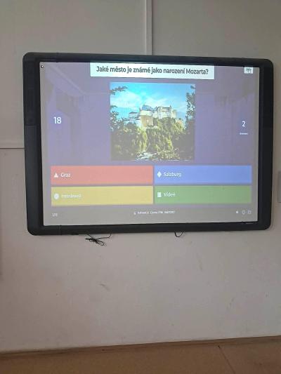 Sousedi pod lupou osmáků