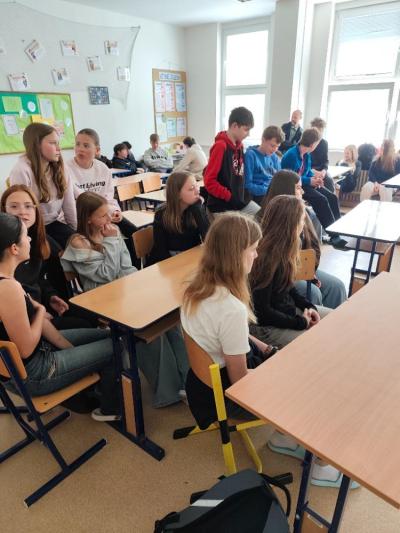 Sousedi pod lupou osmáků