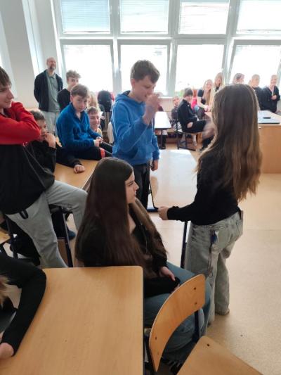 Sousedi pod lupou osmáků