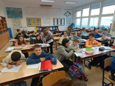 Zábavné lekce s rodilou mluvčí přinesly žákům novou motivaci